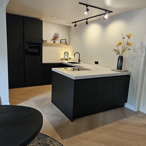 Cleaf Sherwood Nero front.